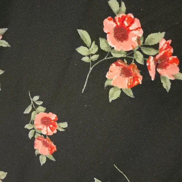 Black Floral Strappy Quarter sleeve EUC - Picture 3 of 4
